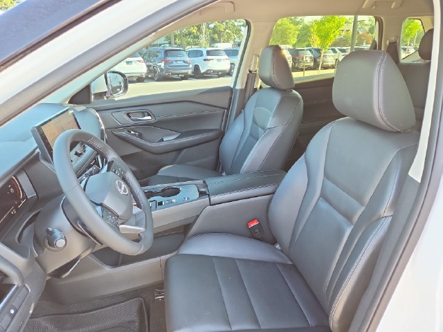 Used 2025 Nissan Rogue SL FWD image 24