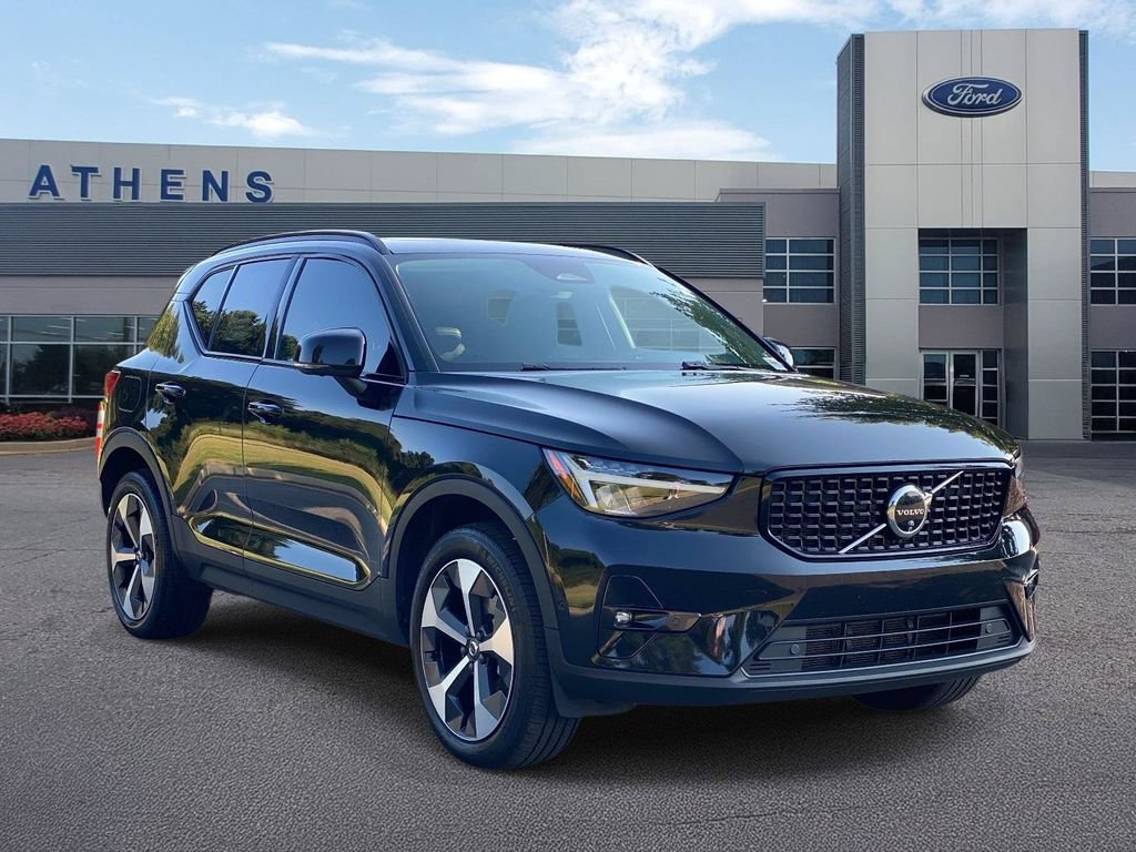 Used 2024 Volvo XC40 B5 Plus AWD/4WD image 1