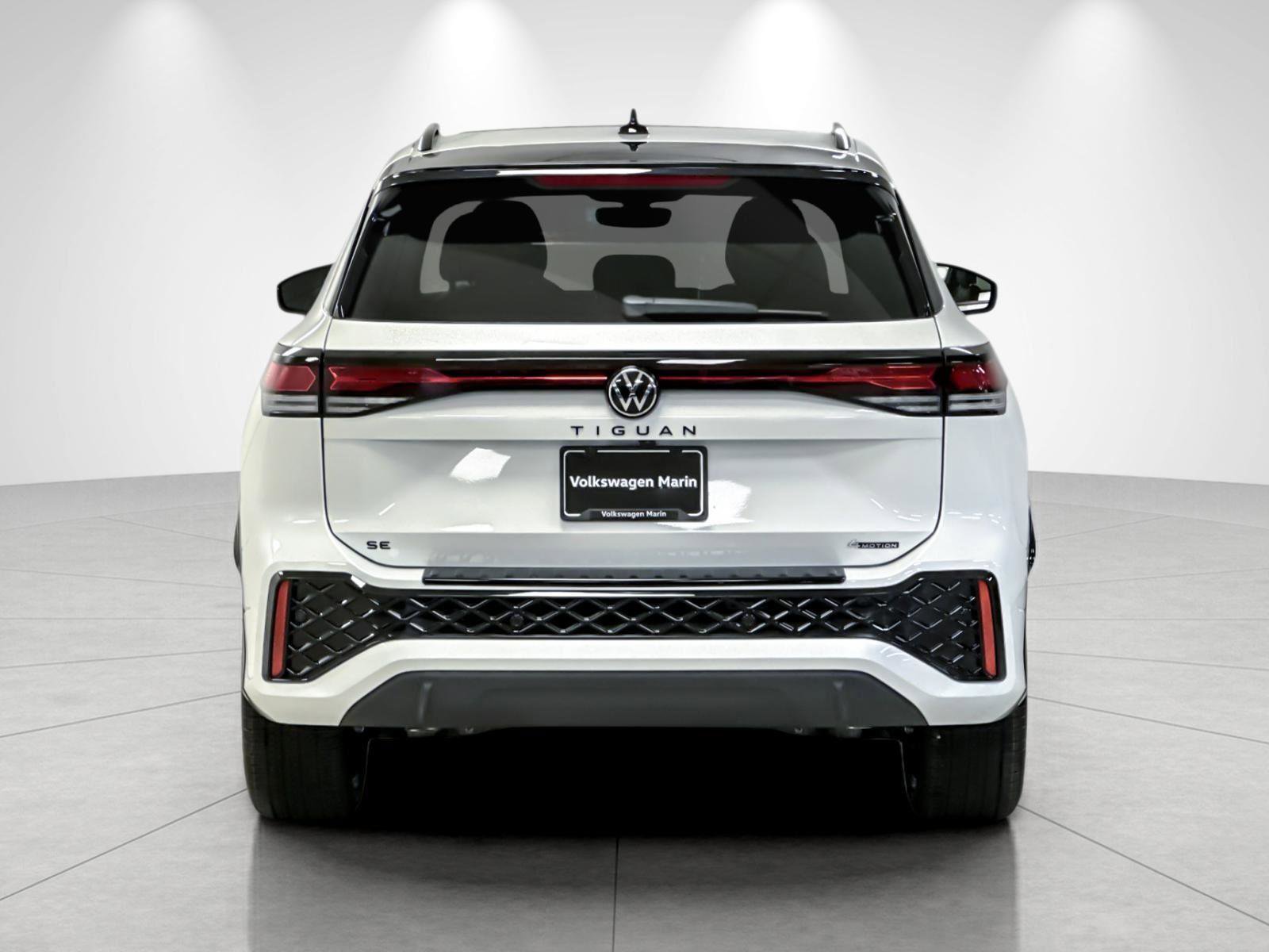 New 2026 Volkswagen Tiguan SE R-Line AWD/4WD image 4