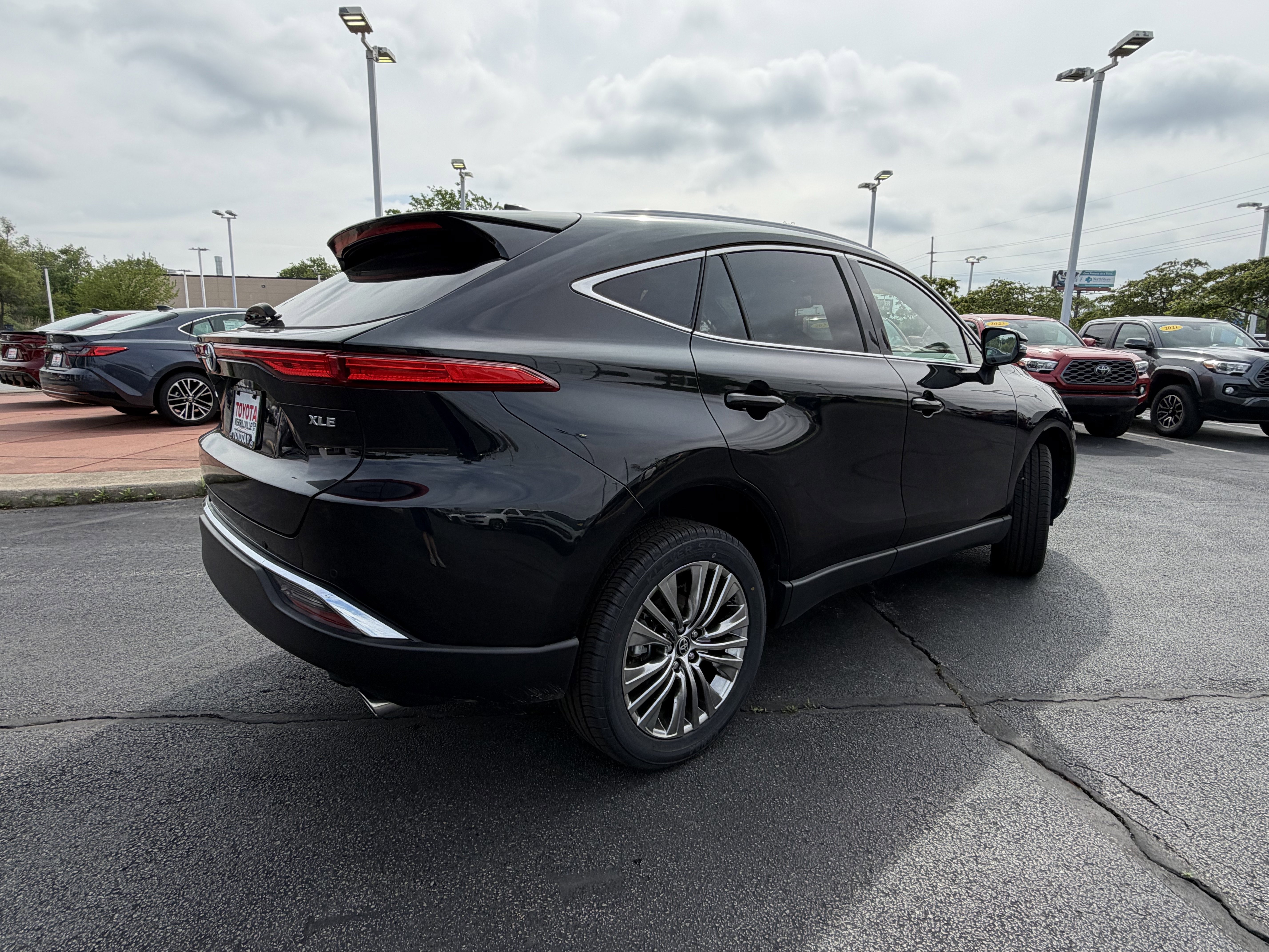 Used 2024 Toyota Venza XLE AWD/4WD image 8