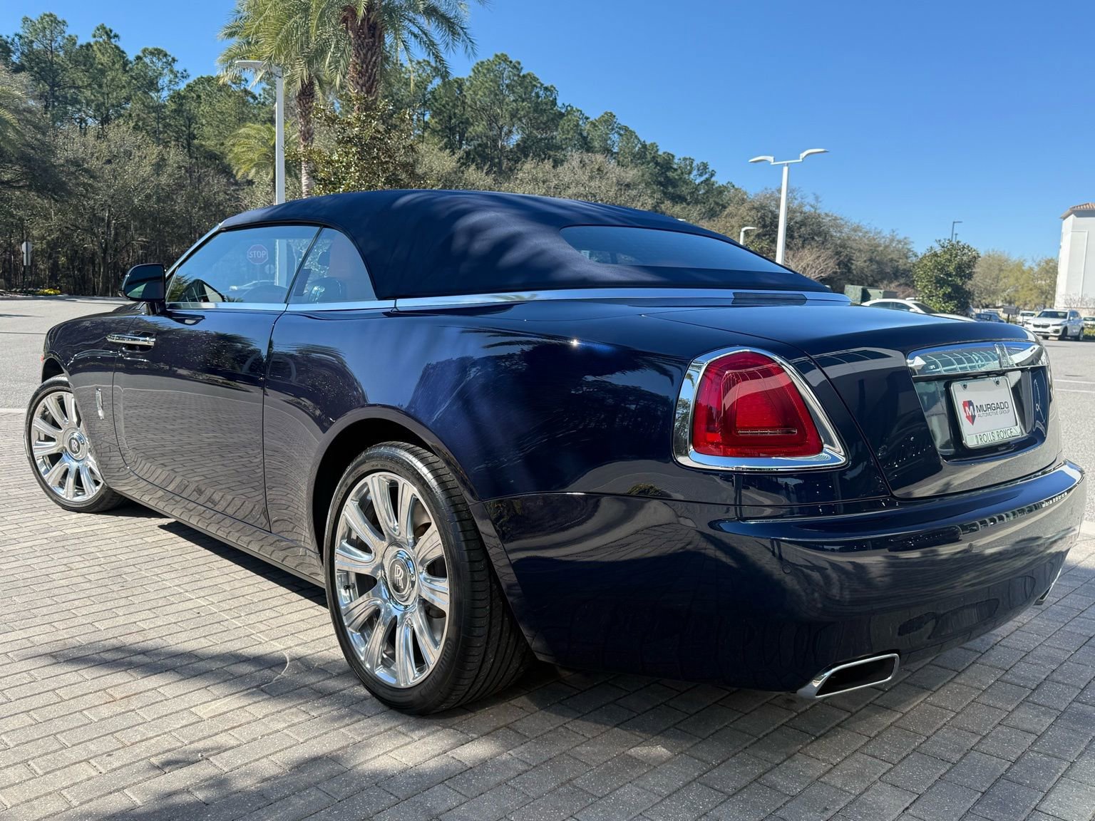 Used 2018 Rolls-Royce Dawn image 3