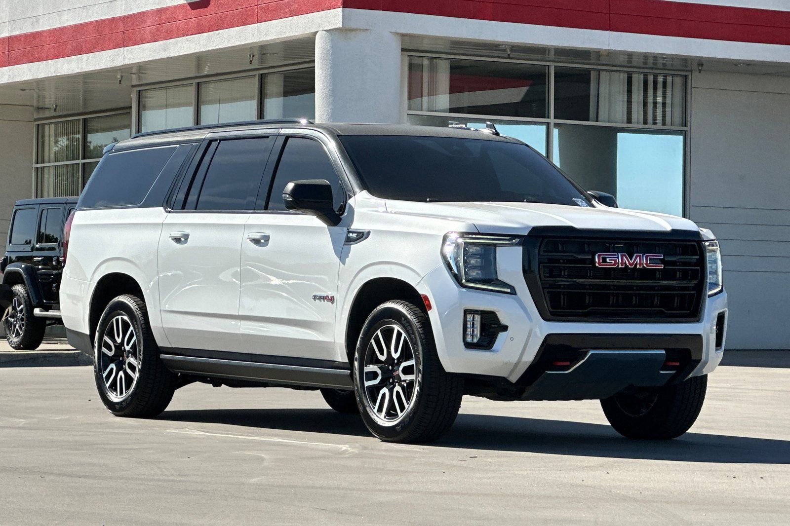 Used 2023 GMC Yukon XL AT4 w/ AT4 Premium Plus Package image 8