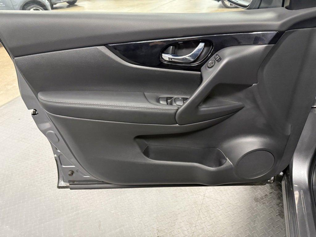 Used 2020 Nissan Rogue Sport SV image 8