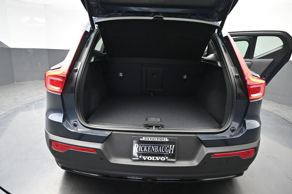 New 2026 Volvo XC40 B5 Core w/ Climate Package AWD/4WD image 15
