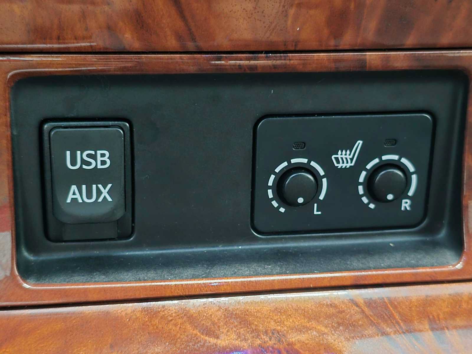 Used 2013 Toyota Highlander Limited AWD/4WD image 16
