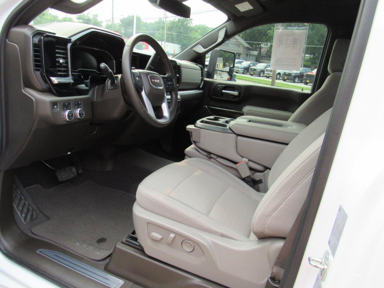 Used 2025 GMC Sierra 2500 SLE w/ SLE Convenience Package AWD/4WD image 19