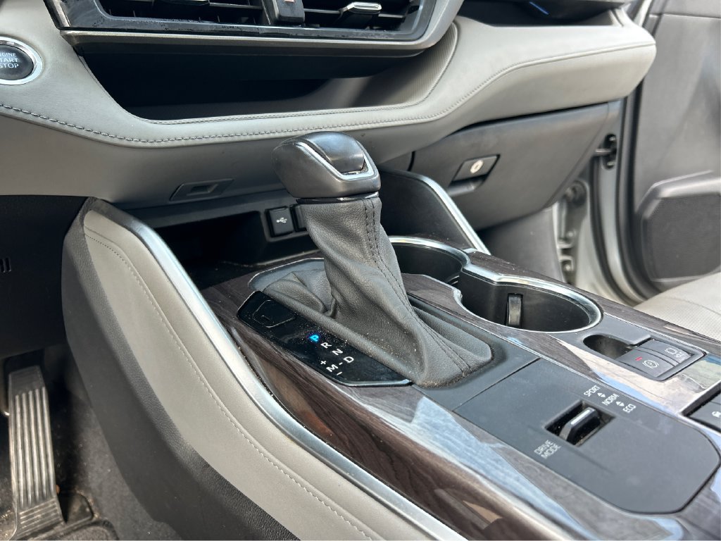Used 2020 Toyota Highlander Limited FWD image 24