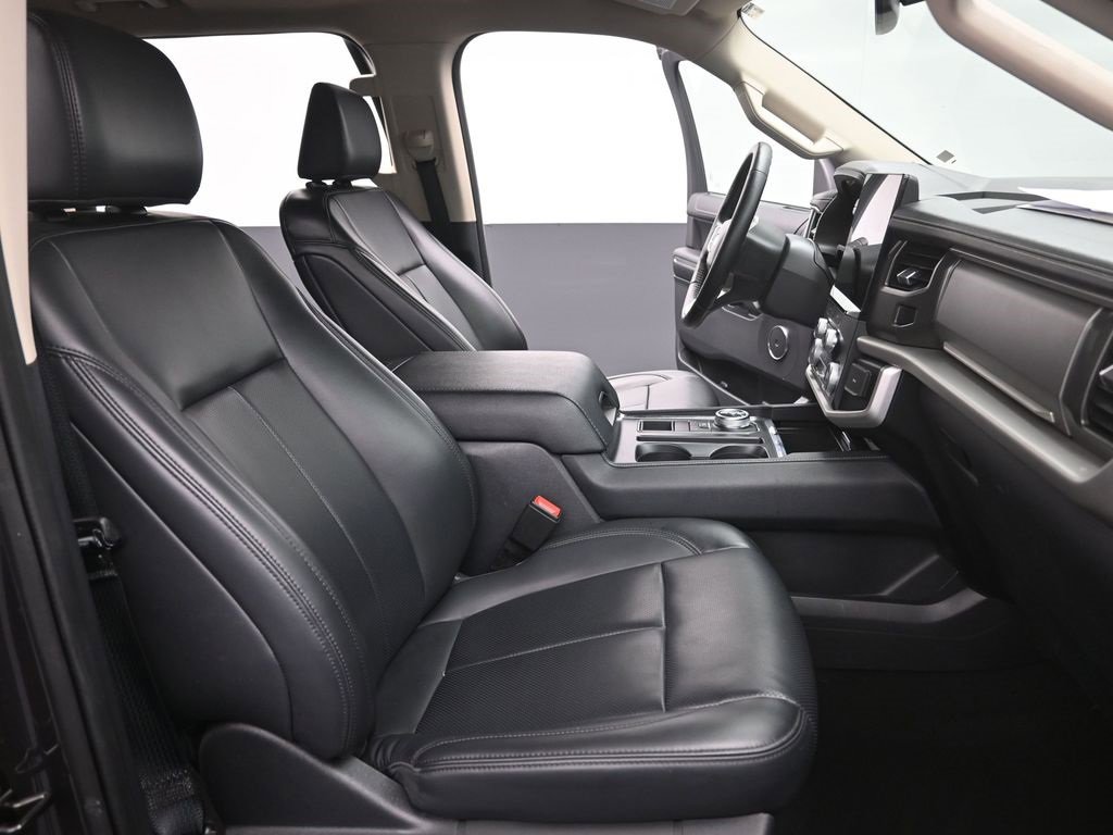 Certified 2024 Ford Expedition XLT image 27