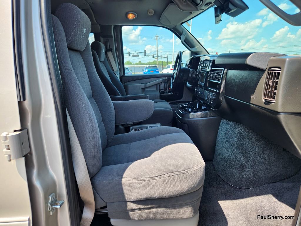Used 2019 Chevrolet Express 2500 image 24
