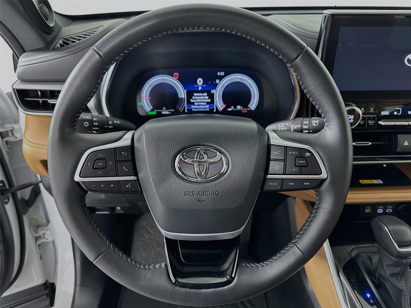 Used 2025 Toyota Highlander Platinum image 19