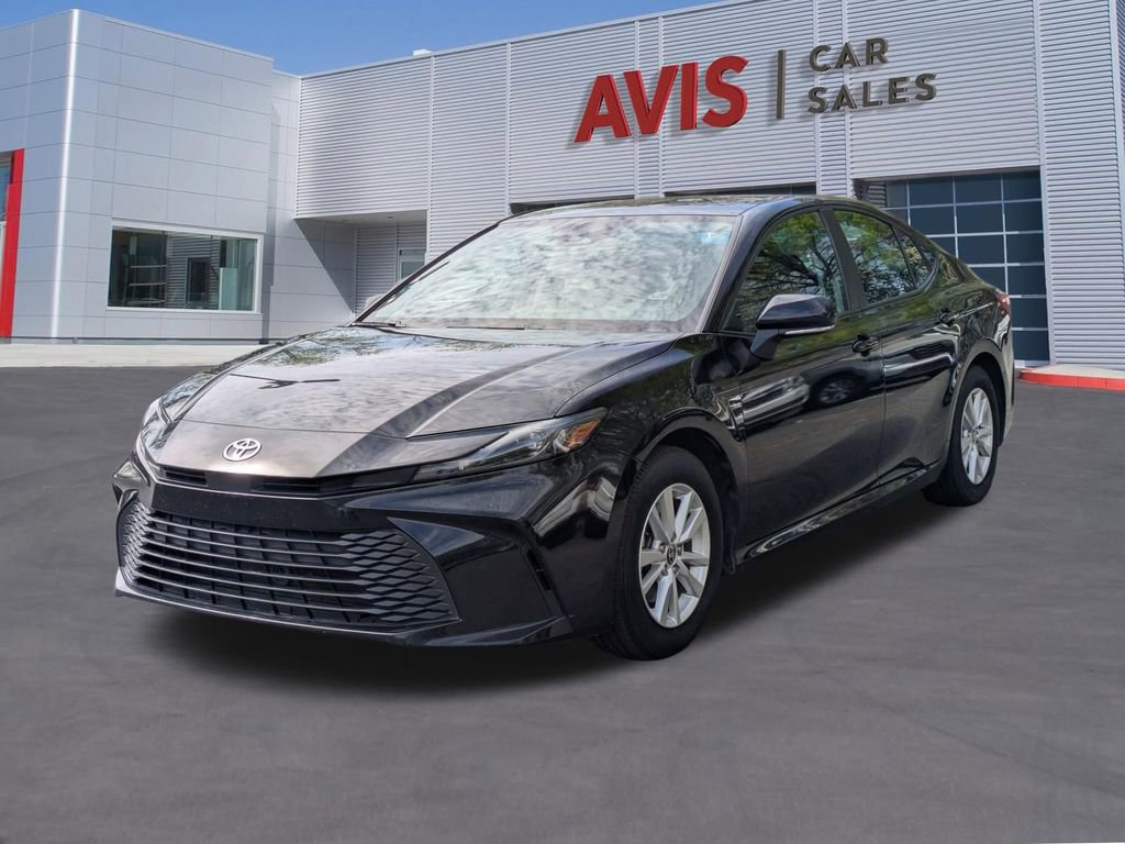 Used 2025 Toyota Camry LE image 1