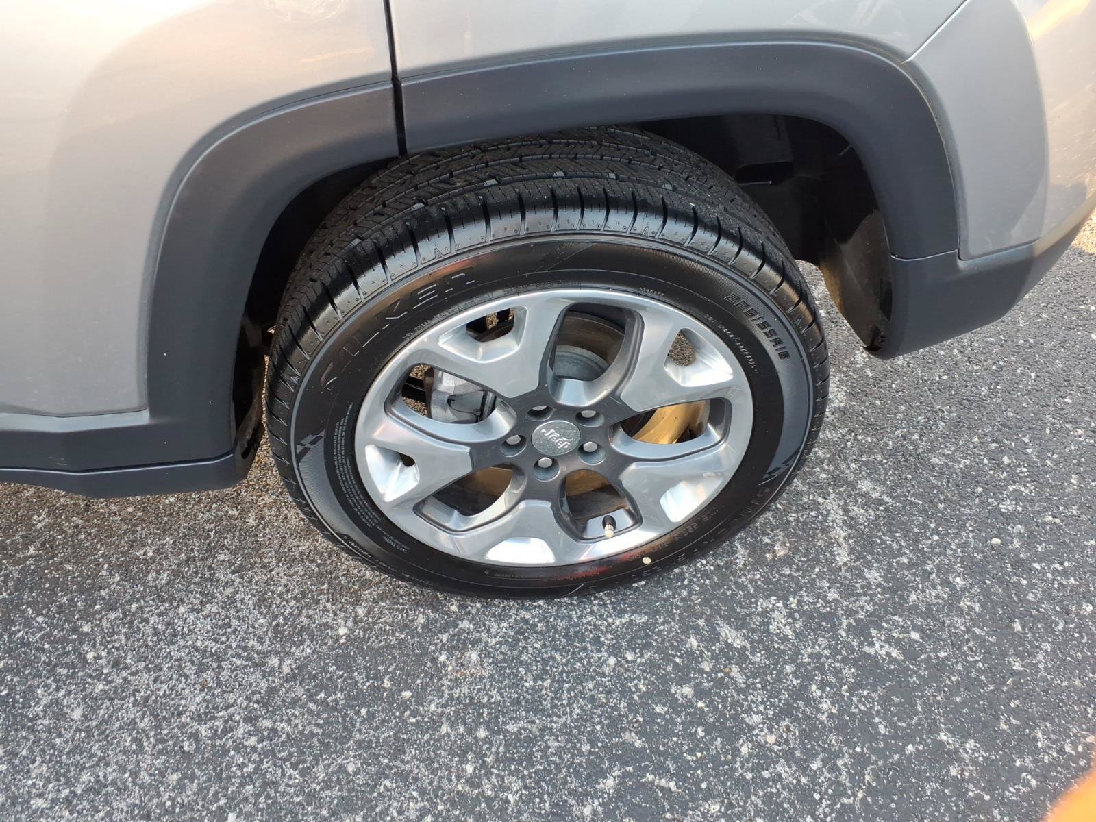 Used 2018 Jeep Compass Limited w/ Navigation Group AWD/4WD image 9