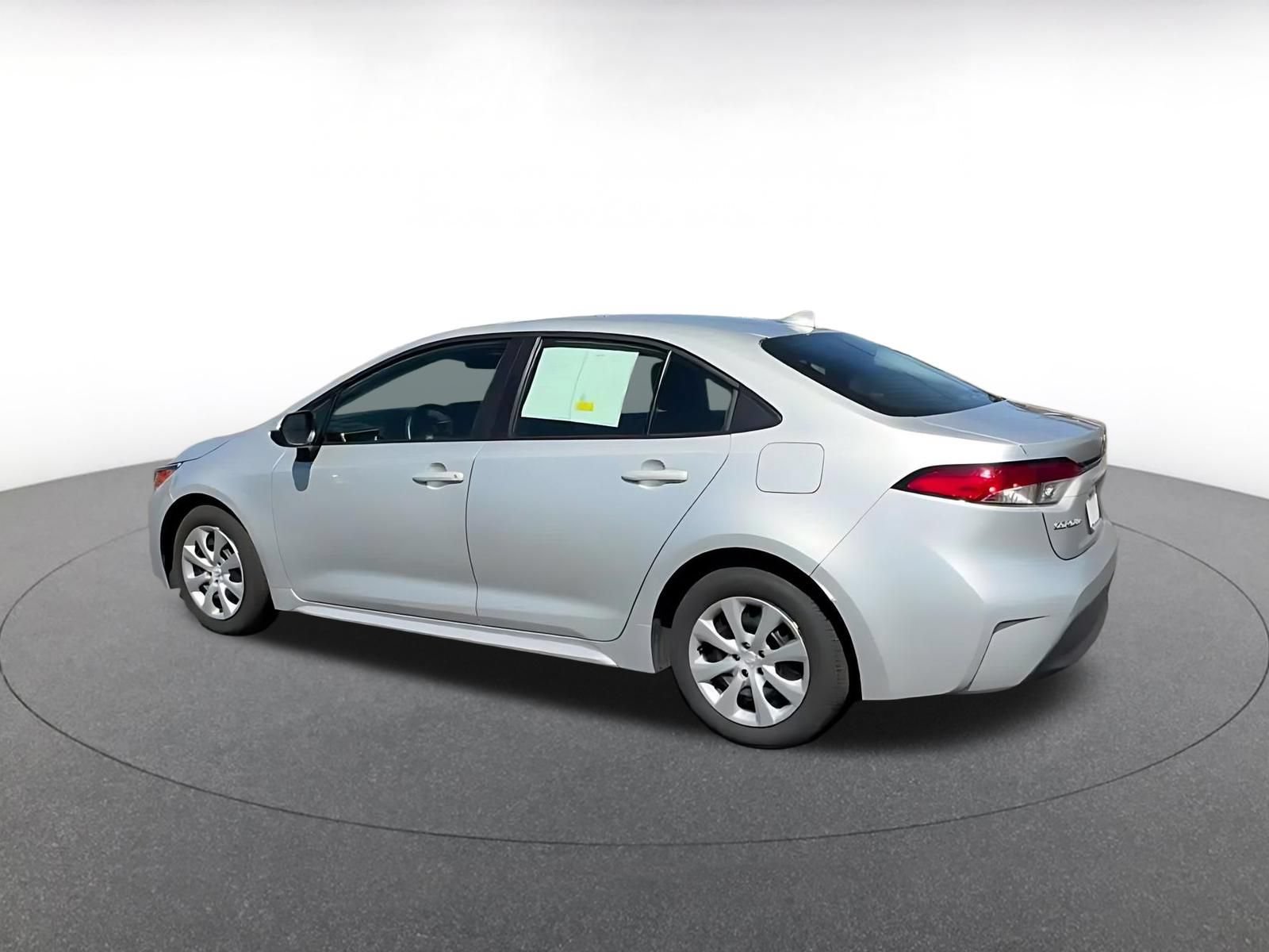 Used 2025 Toyota Corolla LE FWD image 10