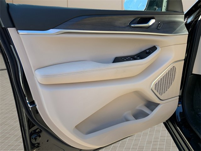 New 2025 Jeep Grand Cherokee Limited w/ Black Appearance Package image 16