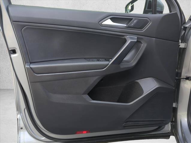 Used 2021 Volkswagen Tiguan SE w/ Panoramic Sunroof Package FWD image 10