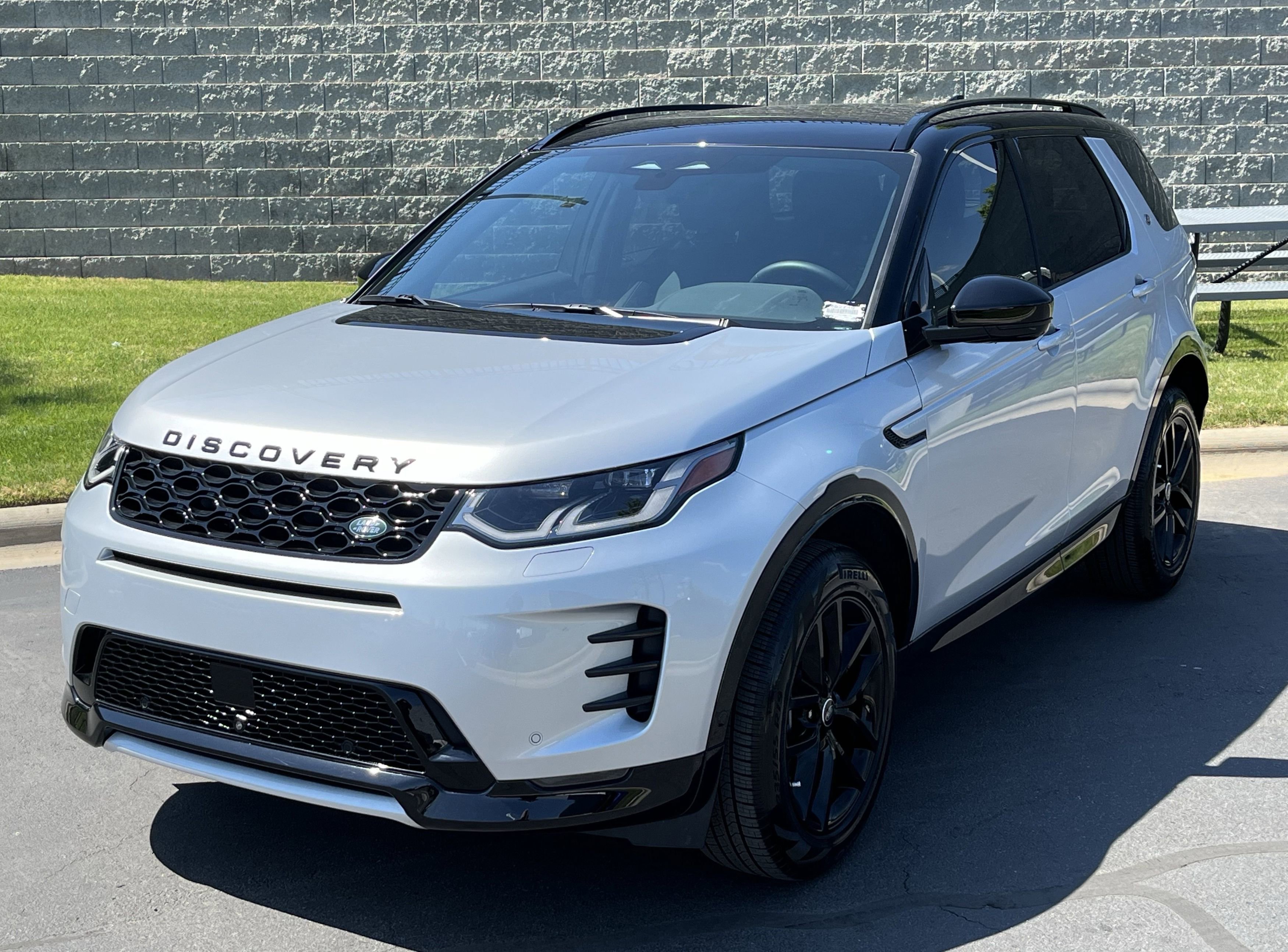 Certified 2025 Land Rover Discovery Sport Dynamic SE image 1