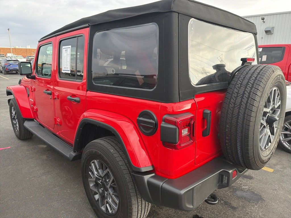 Used 2024 Jeep Wrangler Sahara image 8