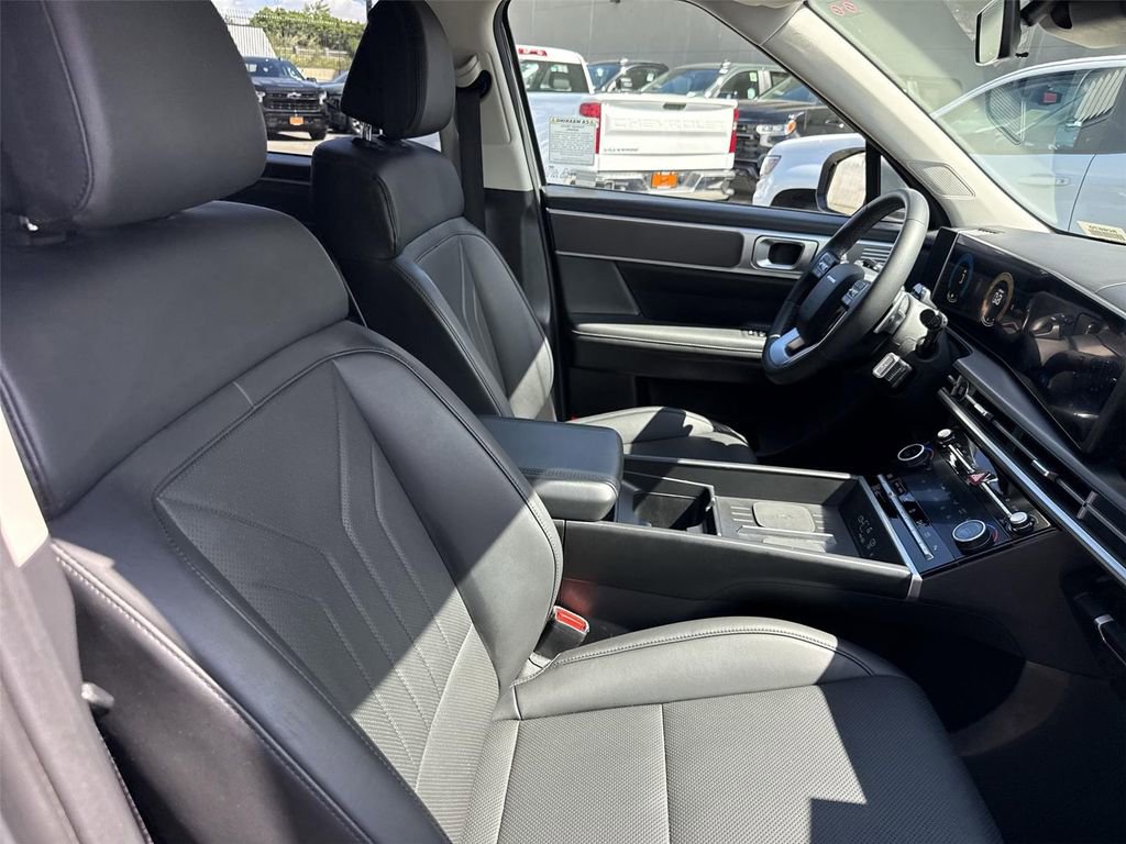 Used 2025 Hyundai Santa Fe SEL AWD/4WD image 24