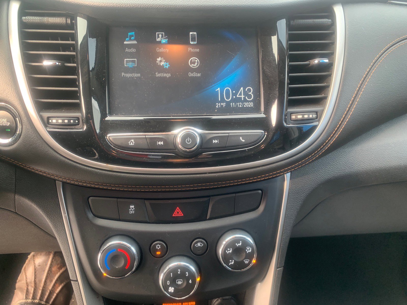 Used 2017 Chevrolet Trax LT w/ LT Convenience Package image 9