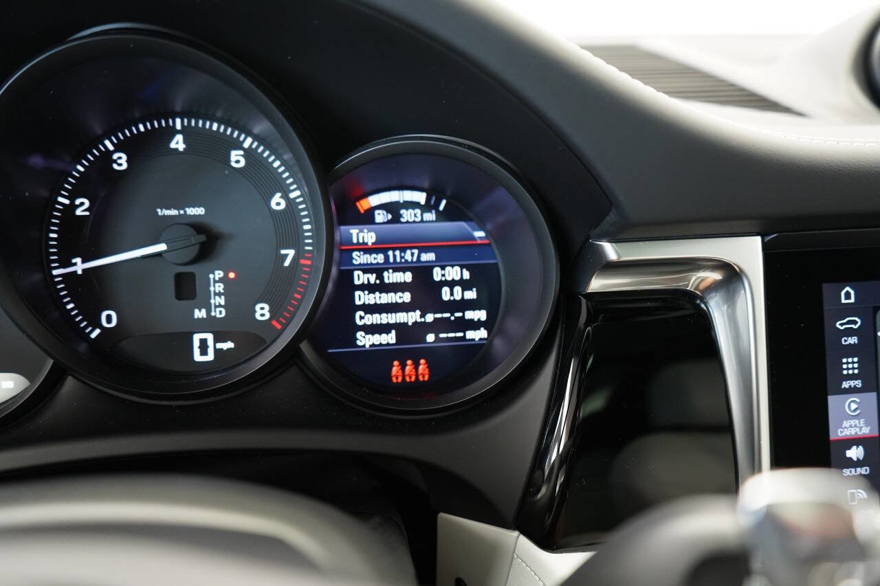 Used 2024 Porsche Macan image 76