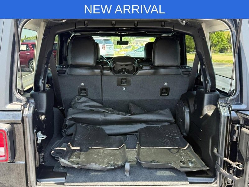 Used 2022 Jeep Wrangler Unlimited Sahara AWD/4WD image 4