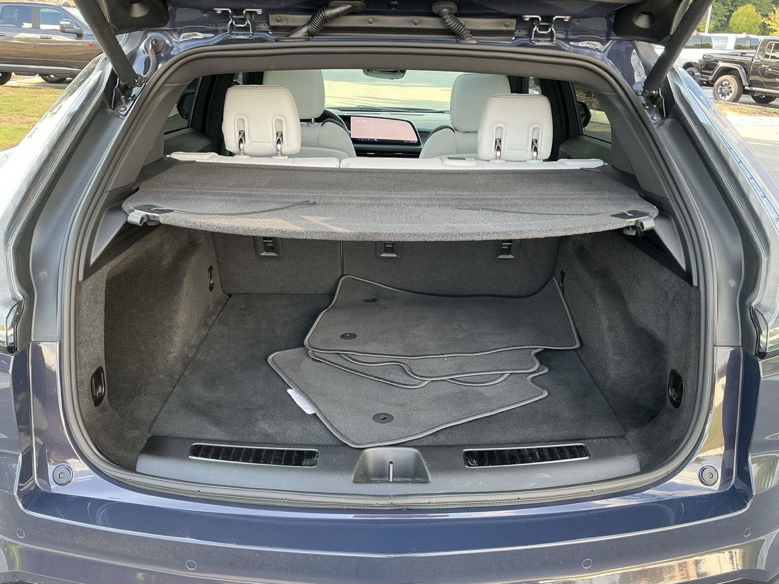 Used 2025 Cadillac XT4 Sport FWD image 27