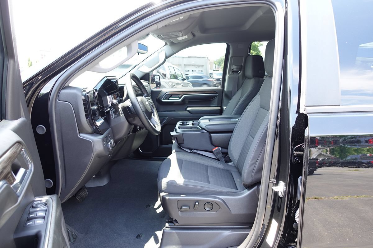 Used 2024 Chevrolet Silverado 1500 LT AWD/4WD image 19