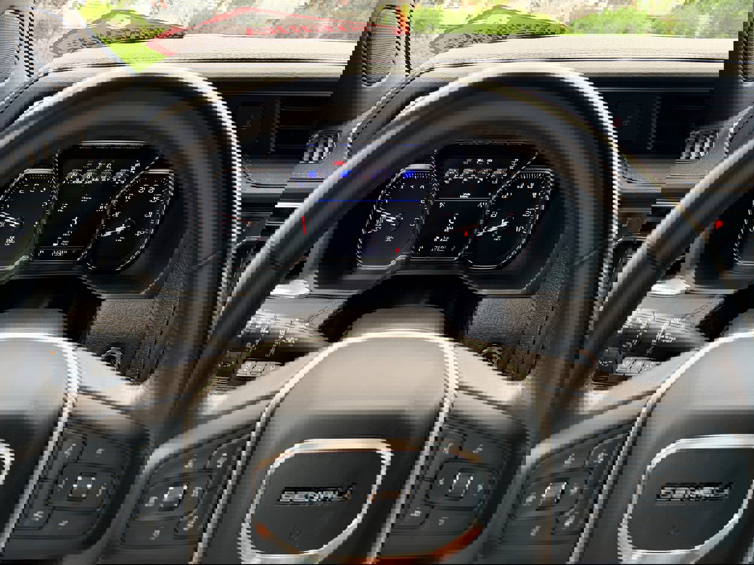 Used 2021 GMC Yukon Denali w/ Denali Premium Package image 17