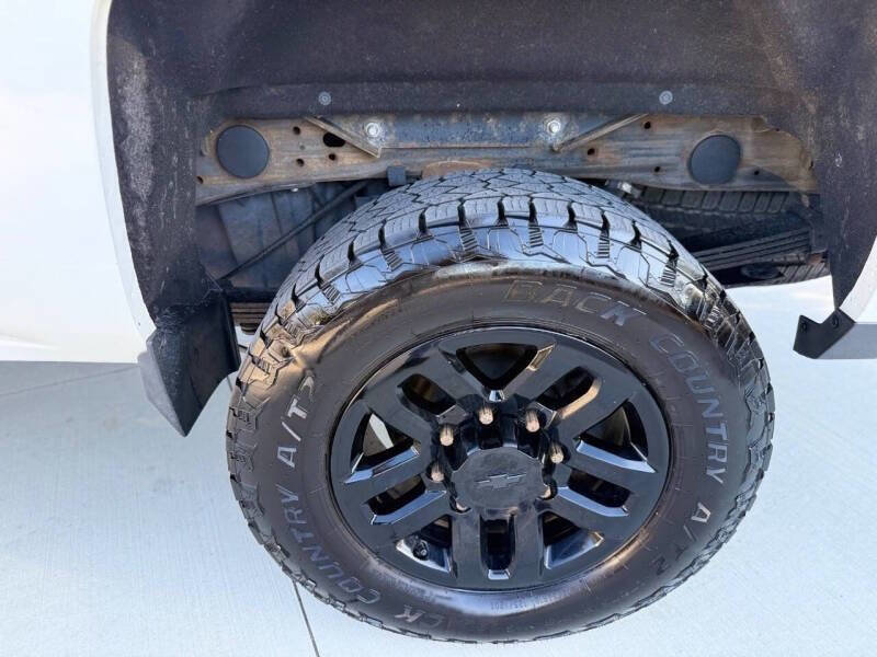 Used 2016 Chevrolet Silverado 2500 LT w/ LT Convenience Package image 11