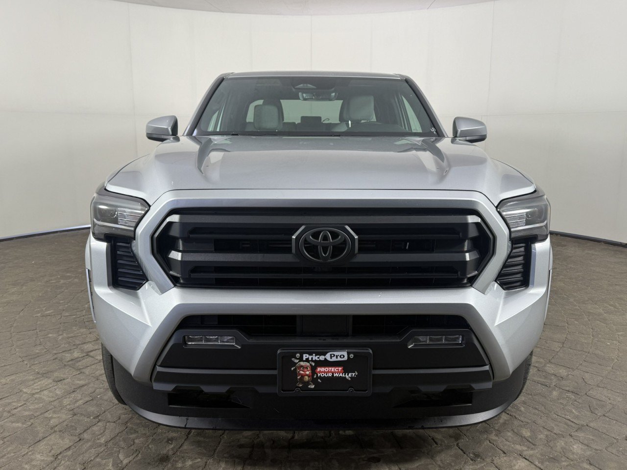 Used 2026 Toyota Tacoma SR5 AWD/4WD image 2