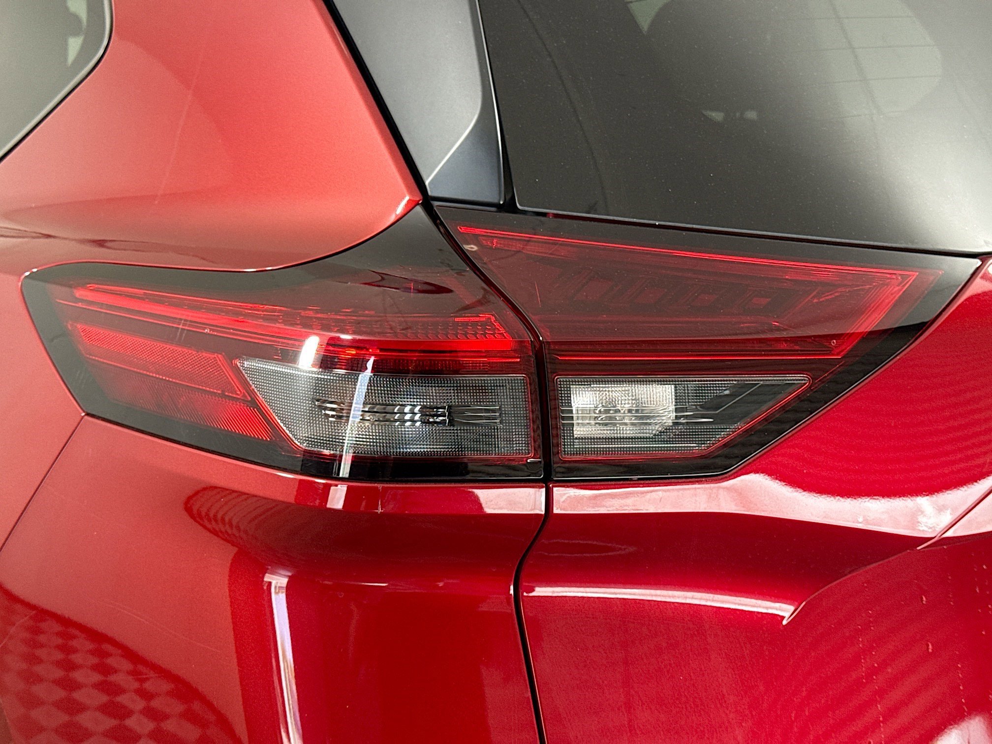 Used 2023 Nissan Rogue S image 36