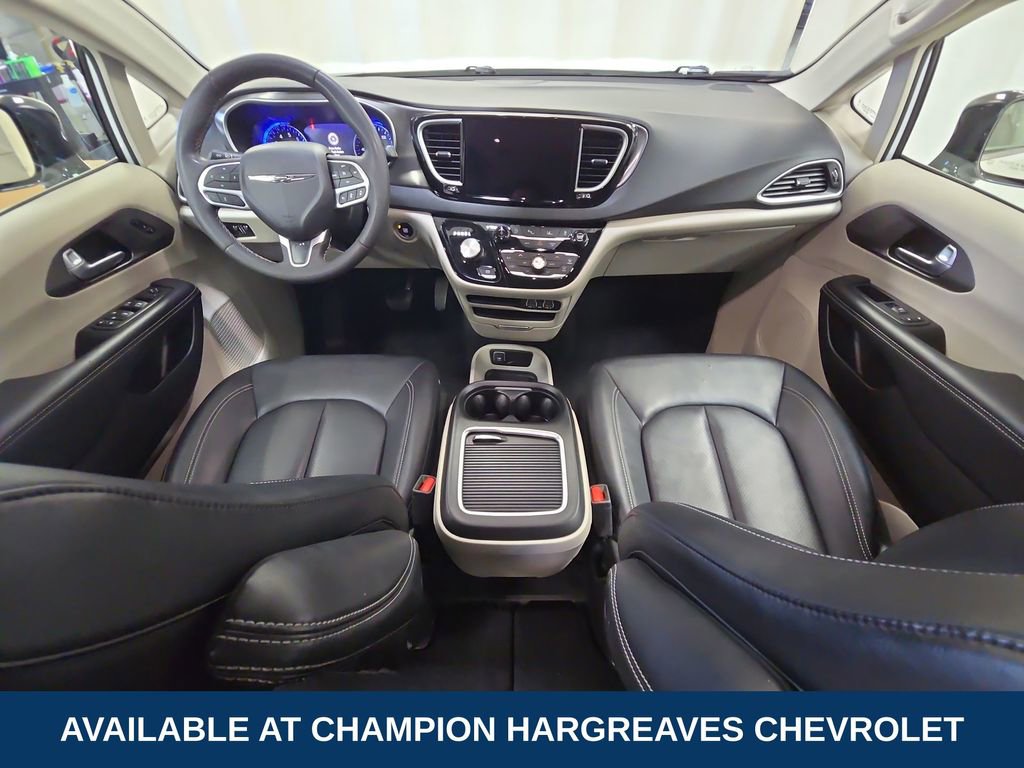 Used 2024 Chrysler Pacifica Touring-L FWD image 27