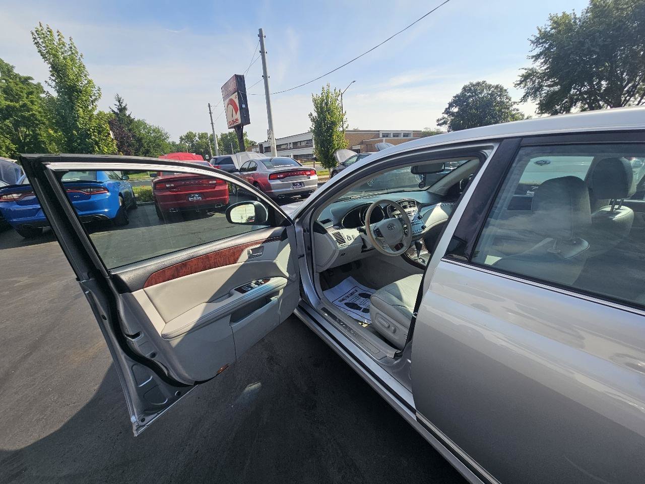 Used 2011 Toyota Avalon FWD image 18