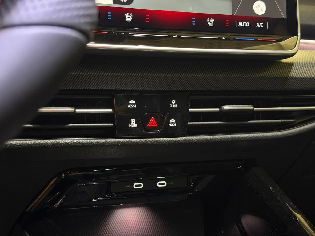 New 2026 Volkswagen GTI SE FWD image 19