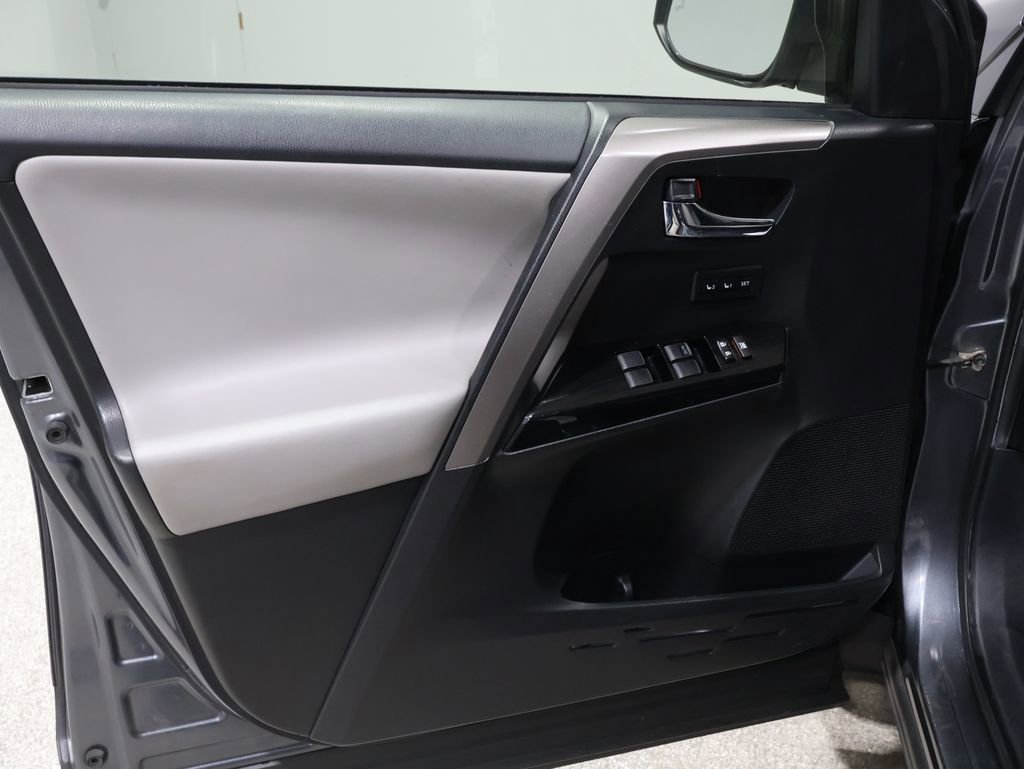 Used 2018 Toyota RAV4 Limited w/ Advanced Technology Package image 14