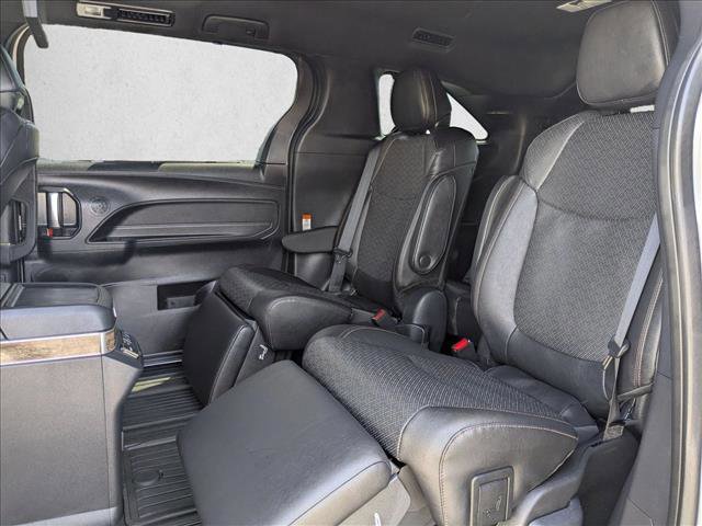 Used 2025 Toyota Sienna Platinum AWD/4WD image 20