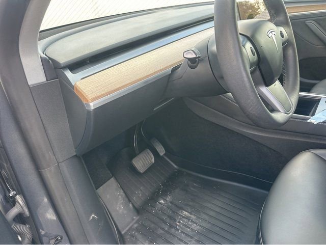 Used 2023 Tesla Model Y Long Range image 34