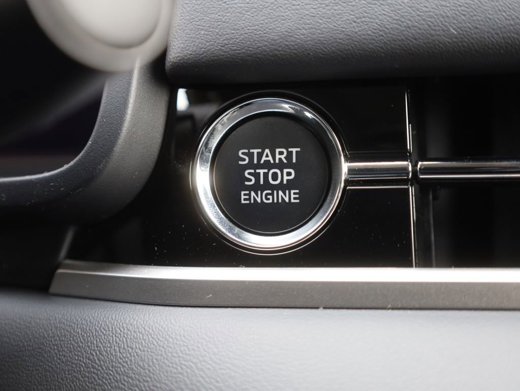 New 2025 Mitsubishi Outlander SE image 47