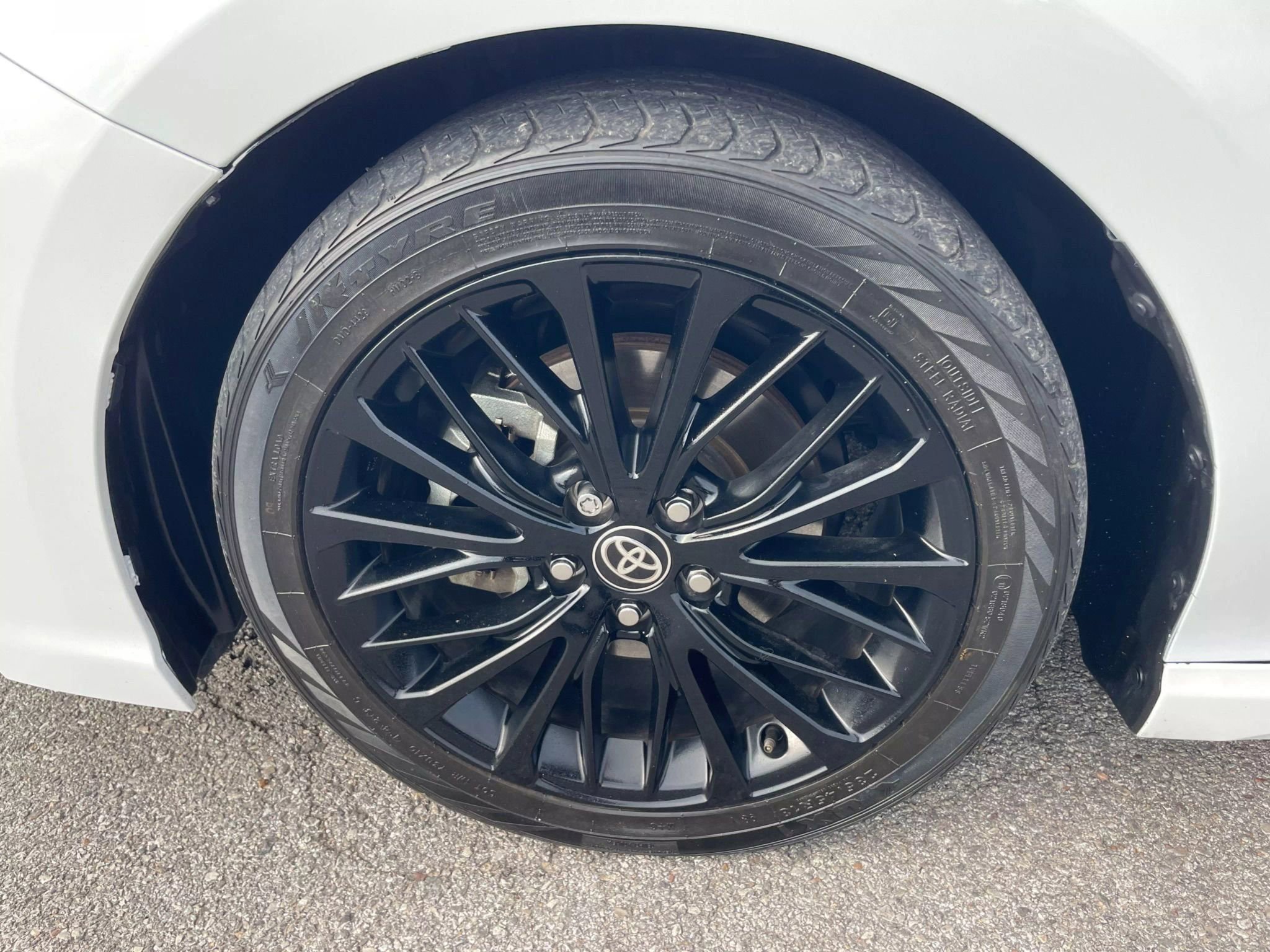 Used 2020 Toyota Camry SE image 11