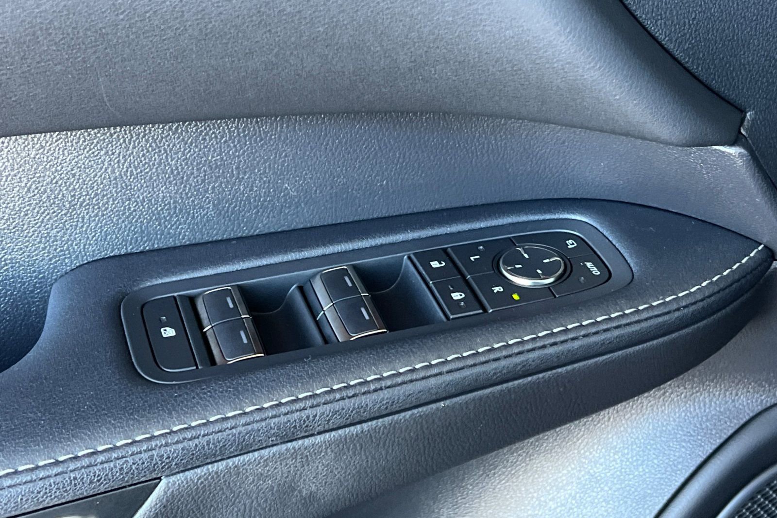 Used 2024 Lexus RX 450h AWD w/ Luxury Package image 13