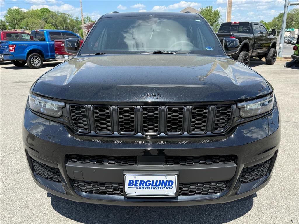Used 2024 Jeep Grand Cherokee L Laredo AWD/4WD image 9