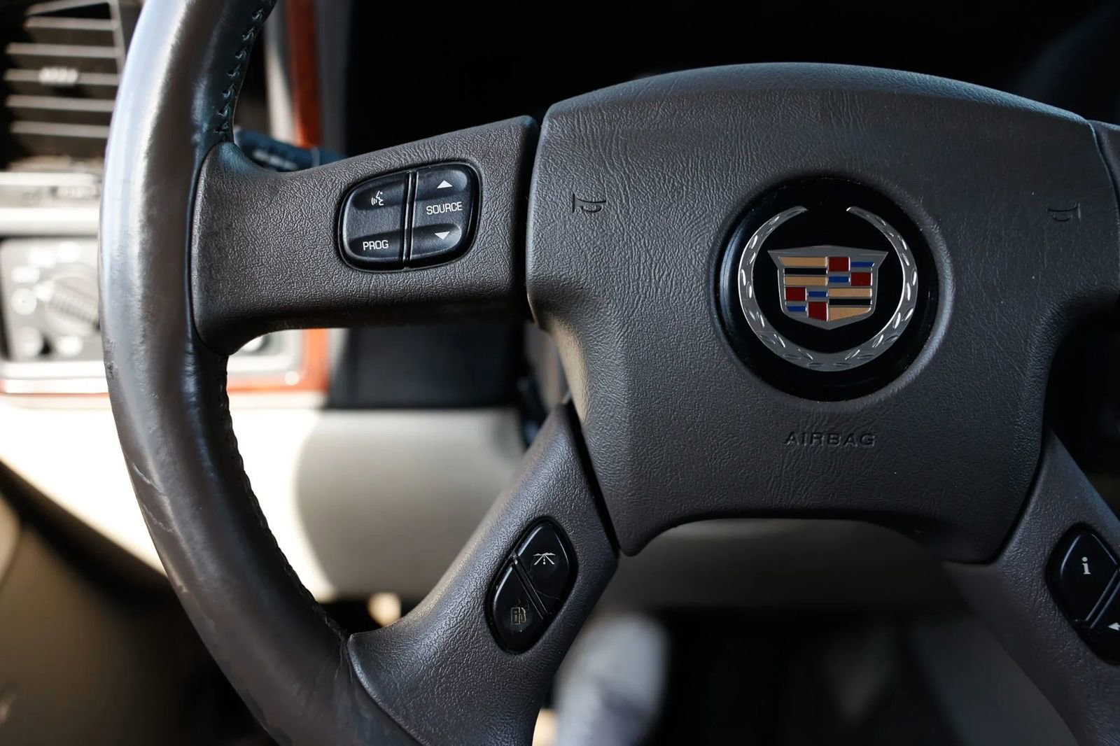 Used 2005 Cadillac Escalade EXT image 26