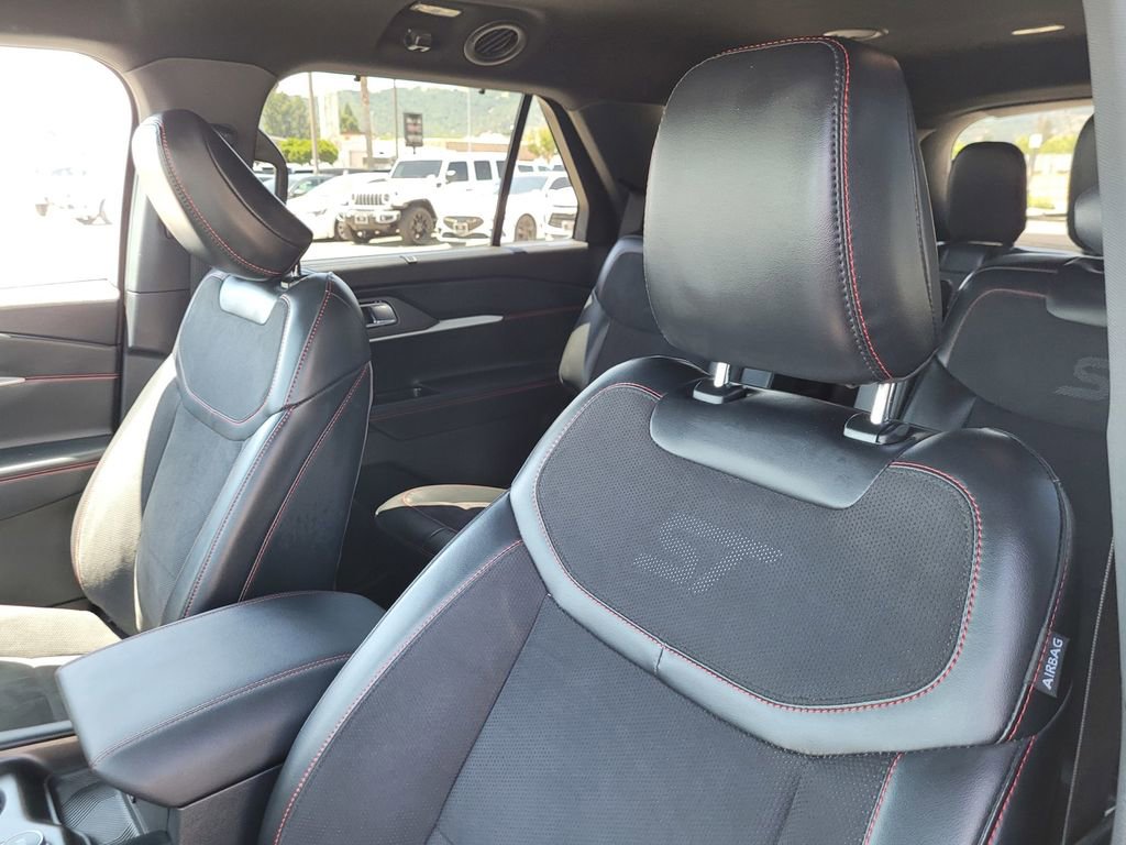Used 2025 Ford Explorer ST RWD image 17