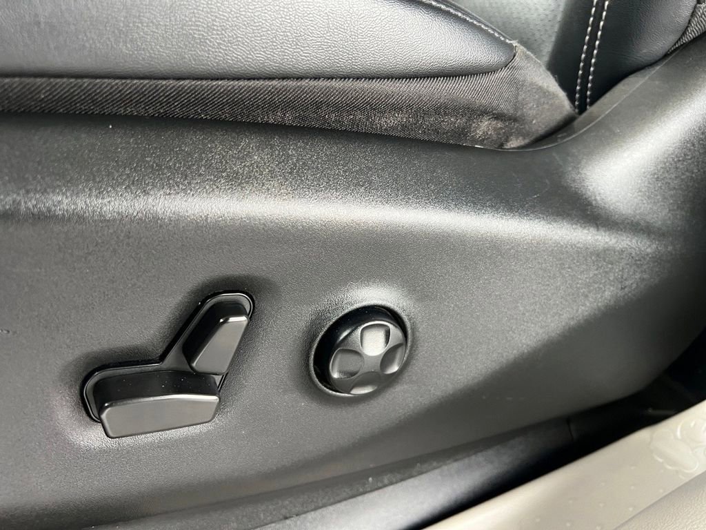 Used 2024 Chrysler Pacifica Select FWD image 27