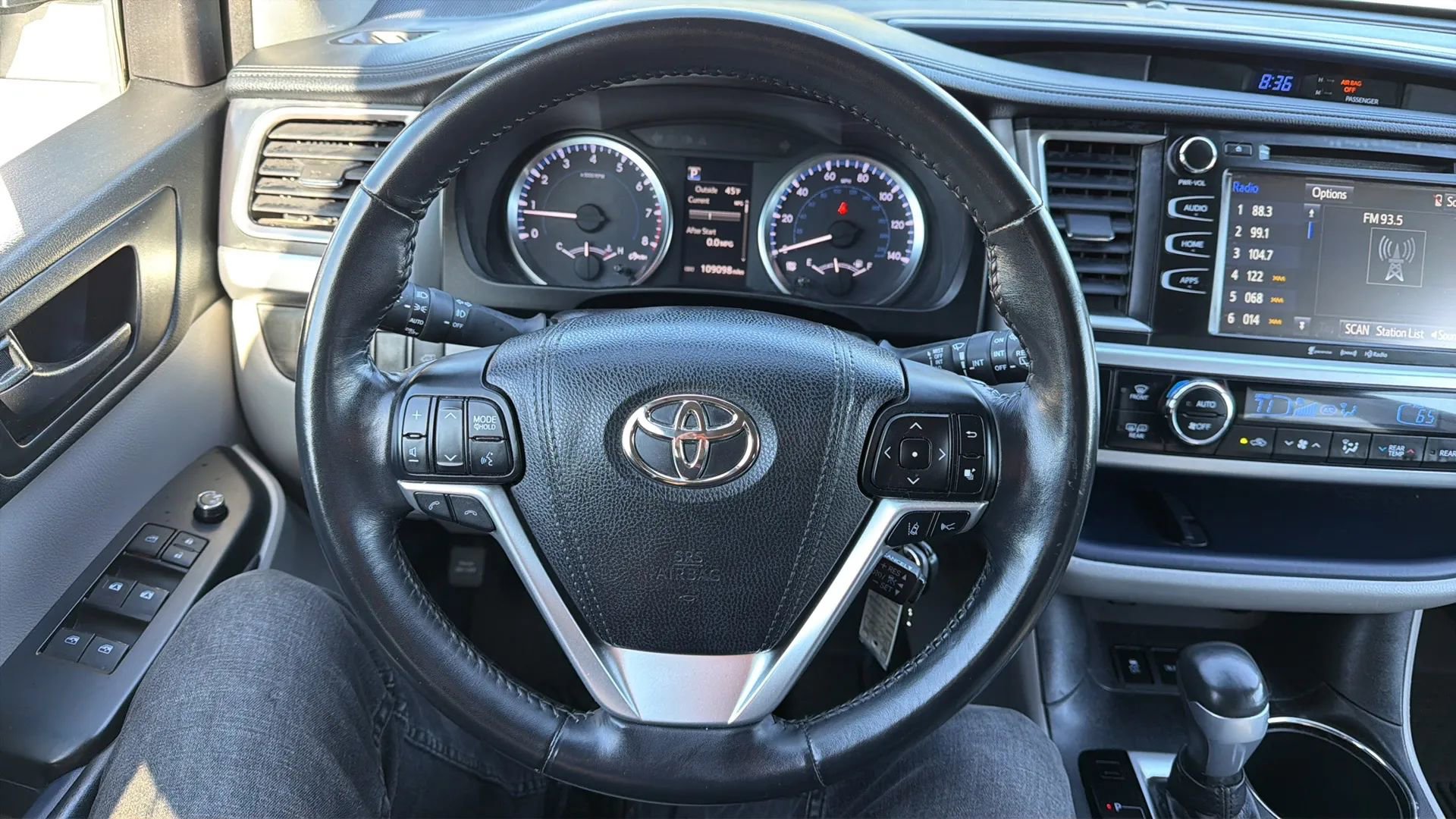Used 2017 Toyota Highlander AWD V6 image 10