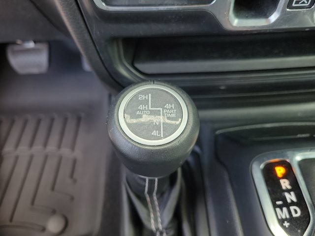 Used 2022 Jeep Wrangler Unlimited Sahara AWD/4WD image 36