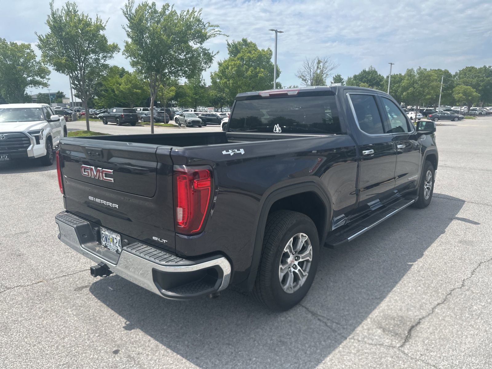 Used 2022 GMC Sierra 1500 SLT AWD/4WD image 5