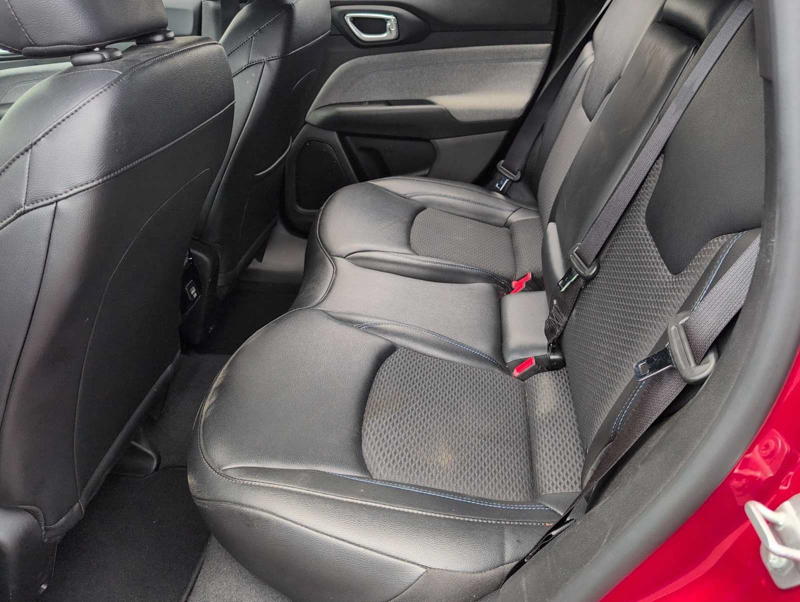 Used 2025 Jeep Compass Latitude AWD/4WD image 18