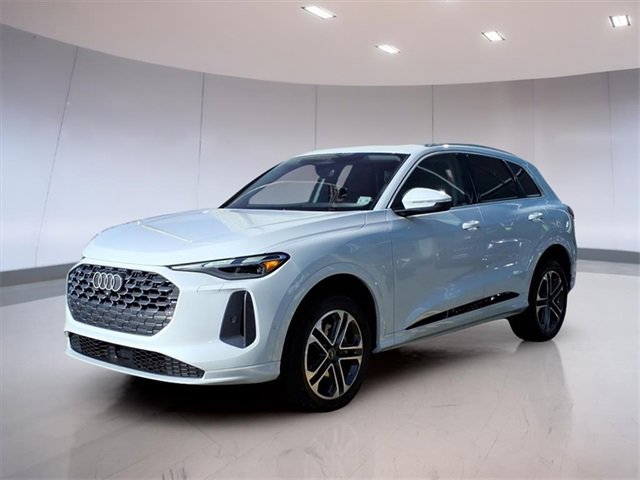 Used 2025 Audi Q5 2.0T Premium w/ Convenience Package image 4