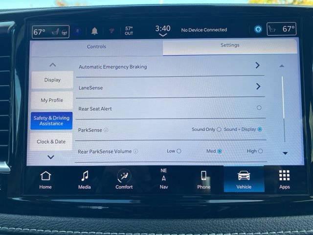 Used 2024 Chrysler Pacifica Limited image 44